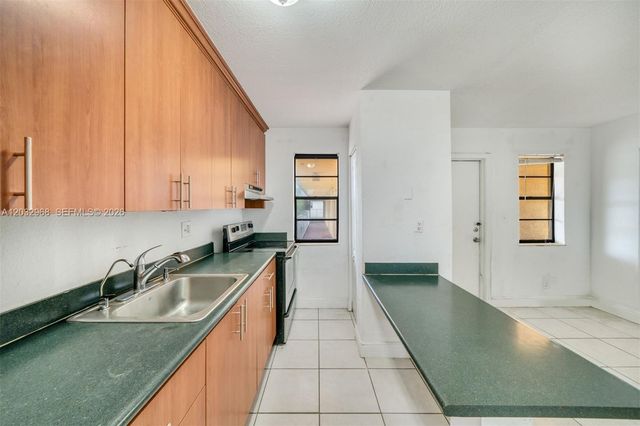 4081 N Dixie Hwy 27, Oakland Park, FL 33334