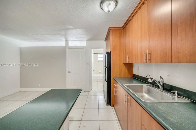 4081 N Dixie Hwy 27, Oakland Park, FL 33334