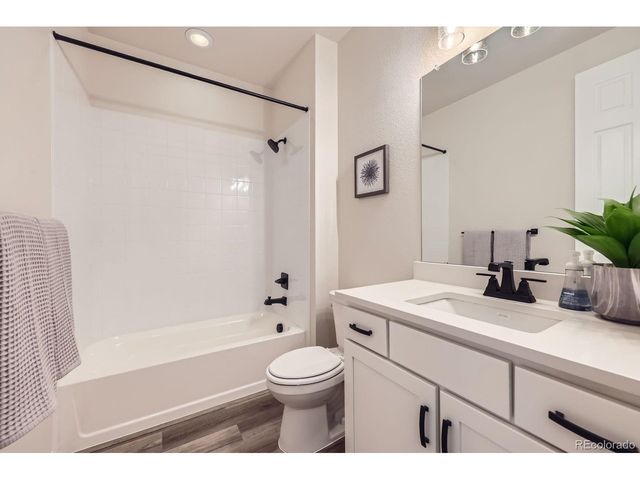 5134 Queen Ct, Arvada, CO 80002