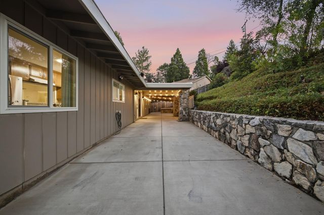 14 Sylvan Vista Dr, Auburn, CA 95603