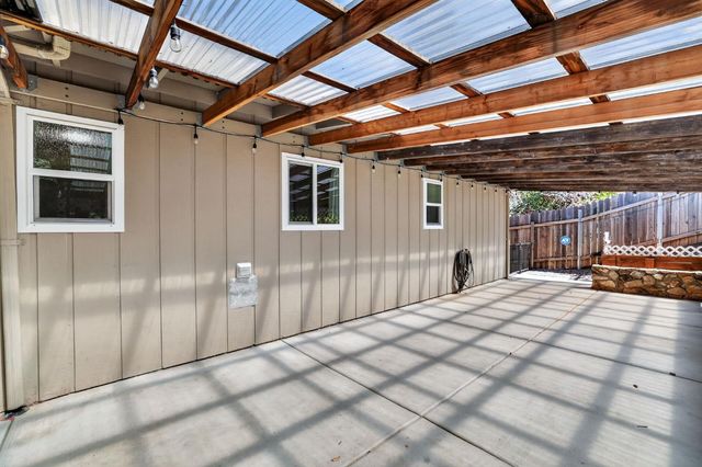 14 Sylvan Vista Dr, Auburn, CA 95603