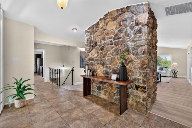 14 Sylvan Vista Dr, Auburn, CA 95603