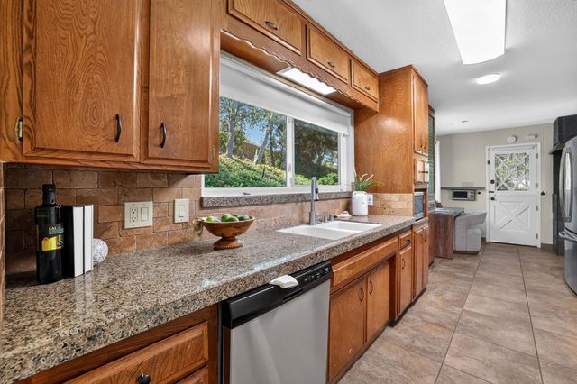 14 Sylvan Vista Dr, Auburn, CA 95603