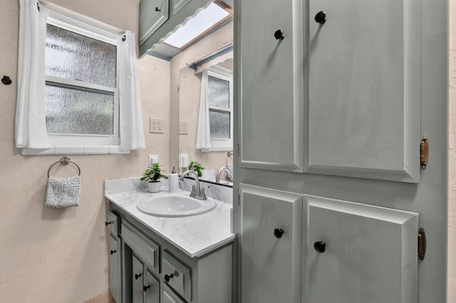 14 Sylvan Vista Dr, Auburn, CA 95603