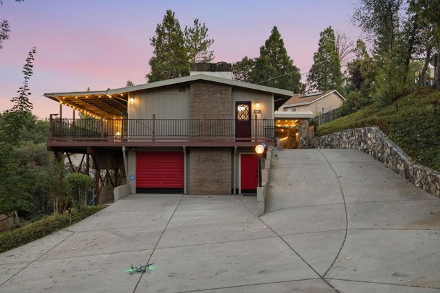 14 Sylvan Vista Dr, Auburn, CA 95603