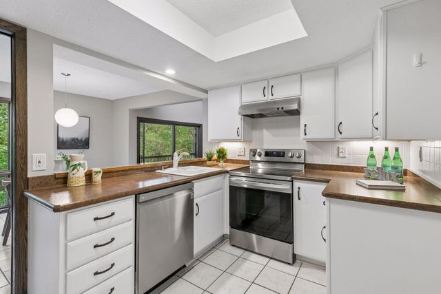 6115 Lincoln Drive 353, Edina, MN 55436