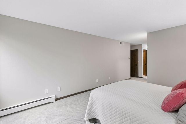 6115 Lincoln Drive 353, Edina, MN 55436