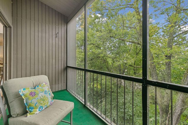 6115 Lincoln Drive 353, Edina, MN 55436
