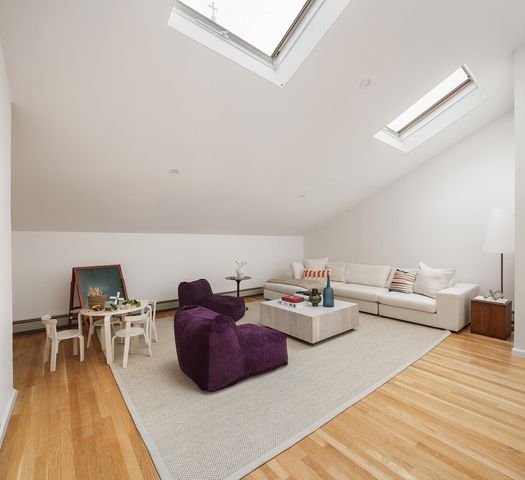 10 SIDNEY Place, New York City, NY 11201