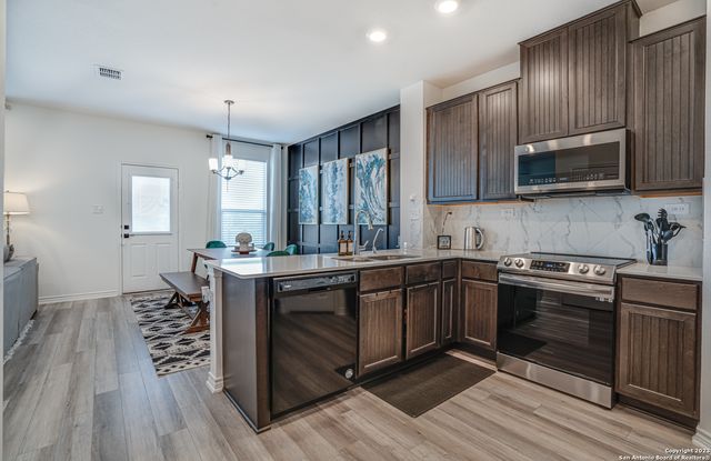 1806 OVERLOOK BND, San Antonio, TX 78245