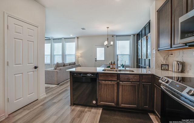 1806 OVERLOOK BND, San Antonio, TX 78245