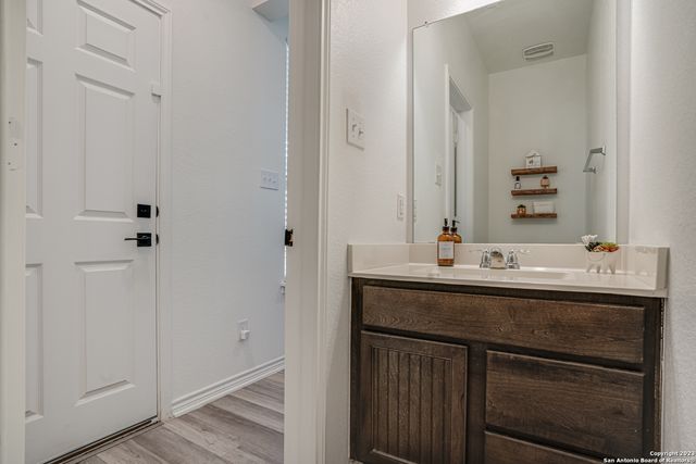 1806 OVERLOOK BND, San Antonio, TX 78245