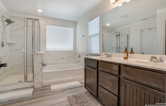 1806 OVERLOOK BND, San Antonio, TX 78245