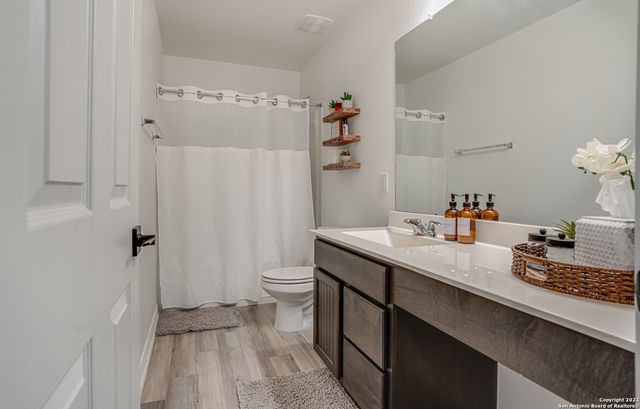1806 OVERLOOK BND, San Antonio, TX 78245