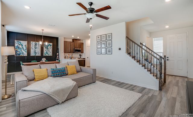 1806 OVERLOOK BND, San Antonio, TX 78245