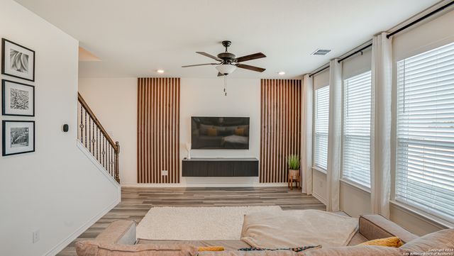 1806 OVERLOOK BND, San Antonio, TX 78245