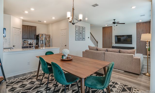 1806 OVERLOOK BND, San Antonio, TX 78245