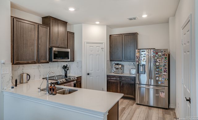 1806 OVERLOOK BND, San Antonio, TX 78245
