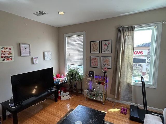 84 May St 1, Worcester, MA 01602