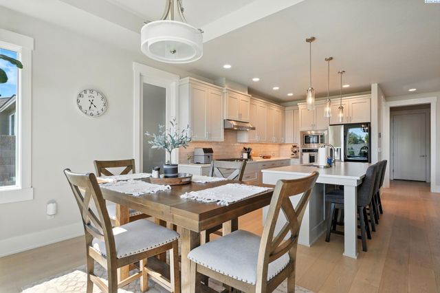 411 Epic St, Richland, WA 99352