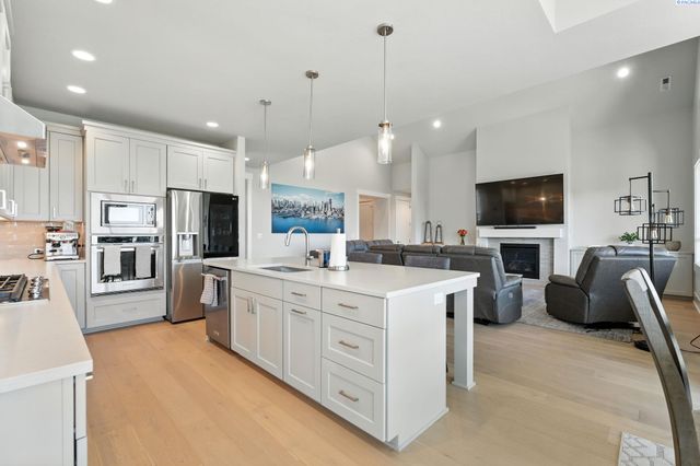 411 Epic St, Richland, WA 99352