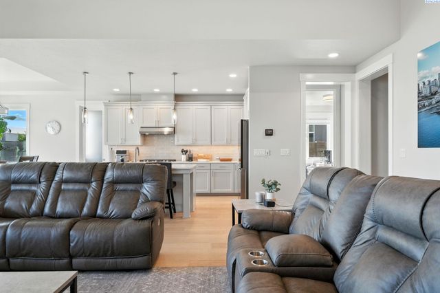 411 Epic St, Richland, WA 99352