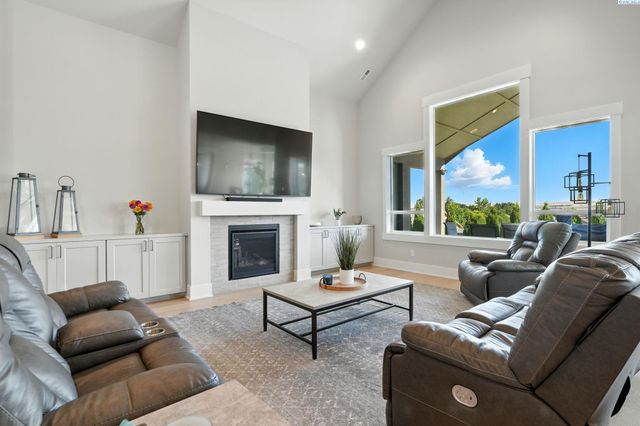 411 Epic St, Richland, WA 99352