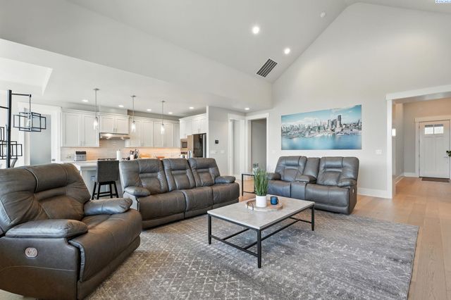 411 Epic St, Richland, WA 99352