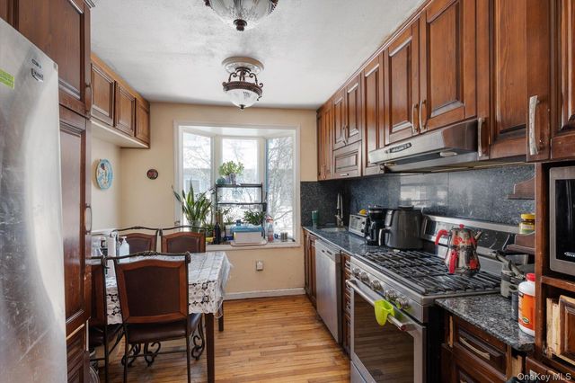 569 Peninsula Boulevard, Cedarhurst, NY 11516