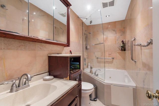 569 Peninsula Boulevard, Cedarhurst, NY 11516