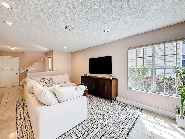 5043 Pointe Emerald Ln, Boca Raton, FL 33486