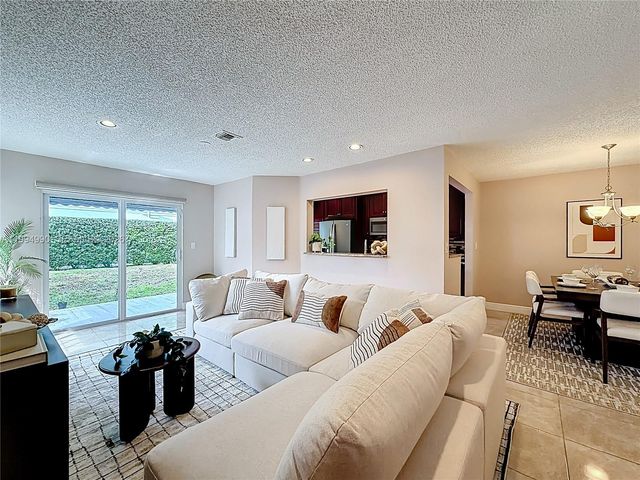 5043 Pointe Emerald Ln, Boca Raton, FL 33486