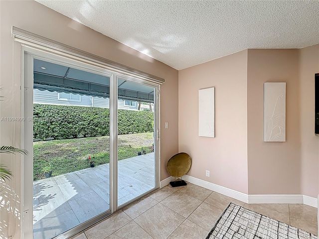 5043 Pointe Emerald Ln, Boca Raton, FL 33486
