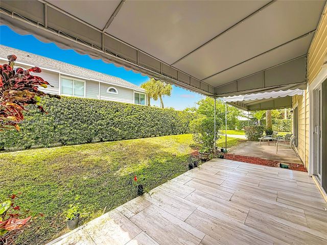5043 Pointe Emerald Ln, Boca Raton, FL 33486
