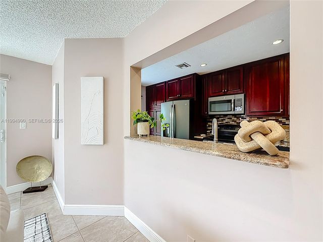 5043 Pointe Emerald Ln, Boca Raton, FL 33486