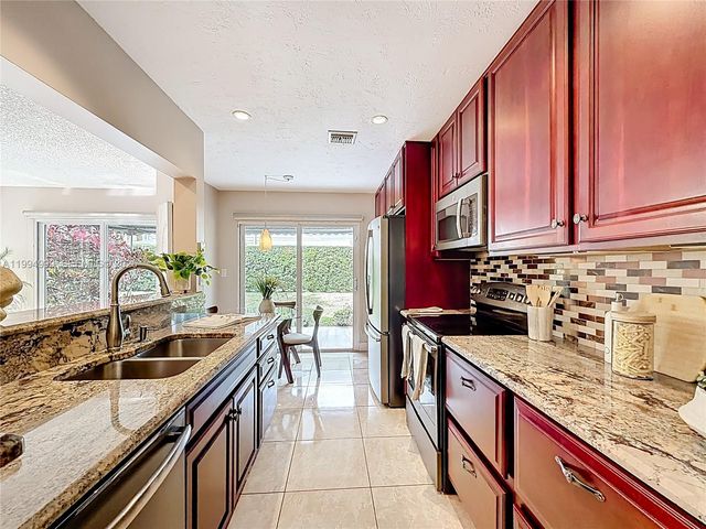 5043 Pointe Emerald Ln, Boca Raton, FL 33486