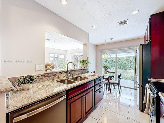 5043 Pointe Emerald Ln, Boca Raton, FL 33486