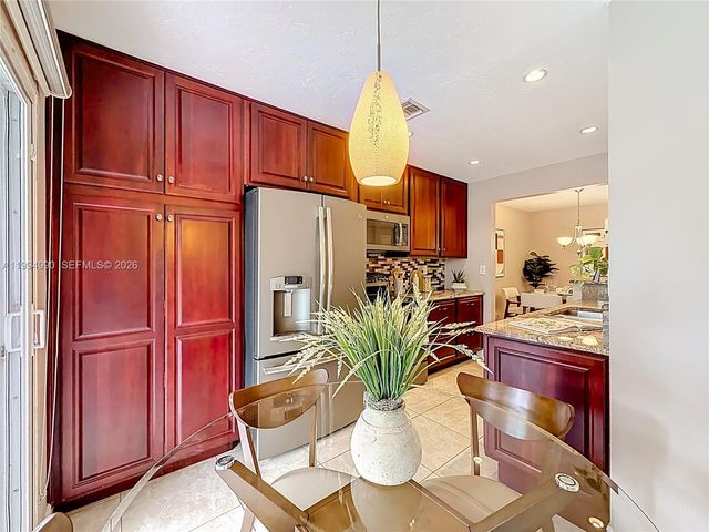 5043 Pointe Emerald Ln, Boca Raton, FL 33486