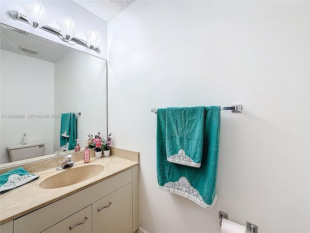 5043 Pointe Emerald Ln, Boca Raton, FL 33486