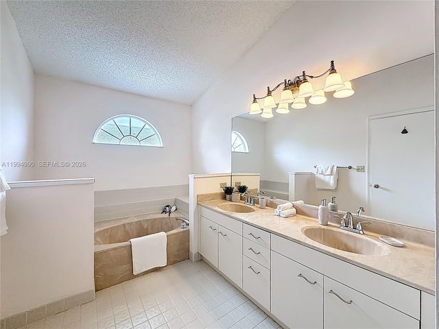 5043 Pointe Emerald Ln, Boca Raton, FL 33486