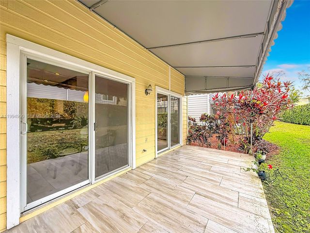 5043 Pointe Emerald Ln, Boca Raton, FL 33486