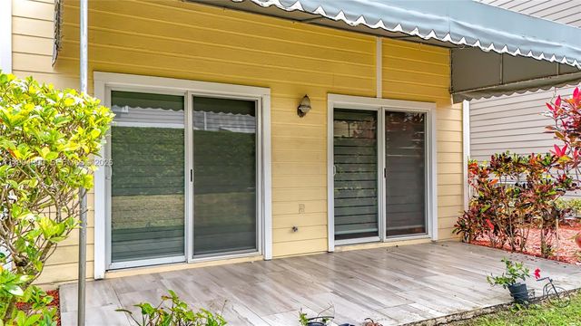 5043 Pointe Emerald Ln, Boca Raton, FL 33486