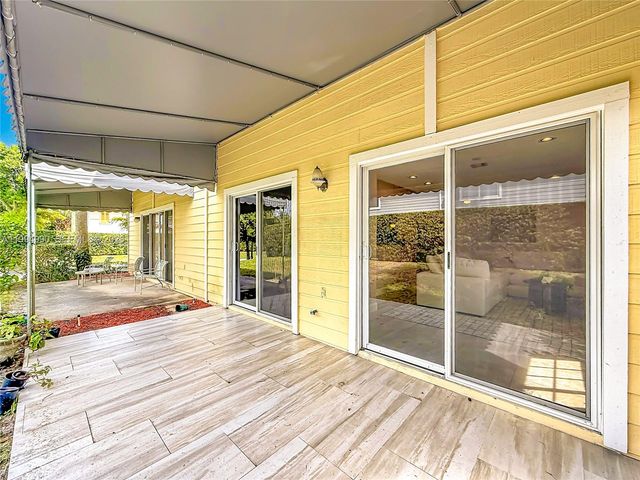 5043 Pointe Emerald Ln, Boca Raton, FL 33486