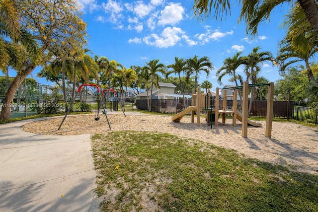5043 Pointe Emerald Ln, Boca Raton, FL 33486