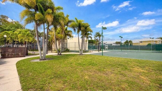 5043 Pointe Emerald Ln, Boca Raton, FL 33486
