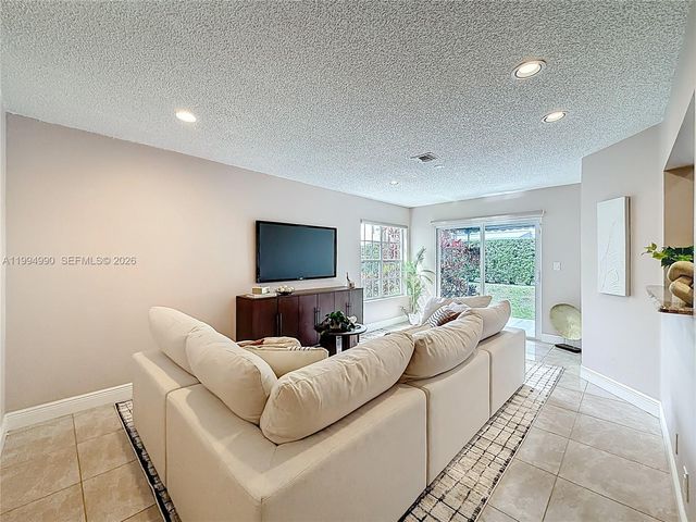 5043 Pointe Emerald Ln, Boca Raton, FL 33486