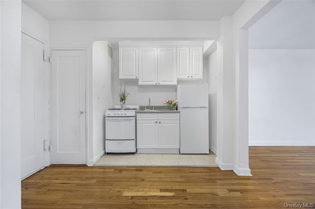 99-63 66 ave F7, Rego Park, NY 11374