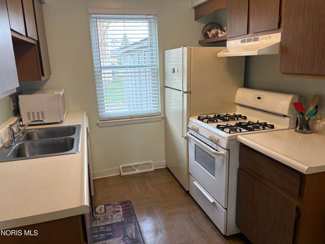 6548 Cornwall Court, Sylvania, OH 43560