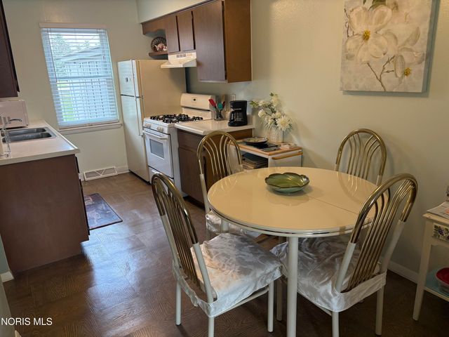 6548 Cornwall Court, Sylvania, OH 43560