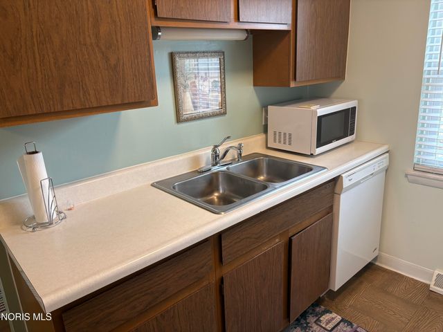 6548 Cornwall Court, Sylvania, OH 43560